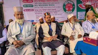 ছাত্র অধিকার পরিষদের সাবেক কেন্দ্রীয় সভাপতি বিন ইয়ামিন মোল্লা একই আস‌নে জামায়াত প্রার্থী আনোয়ারুল ইসলামকে সমর্থন দিয়ে নির্বাচন থে‌কে স‌রে দাঁড়িয়েছেন