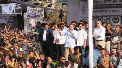ইসিবি চত্বরে নিজের নির্বাচনি পথসভায় কথা বলছেন তারেক রহমান