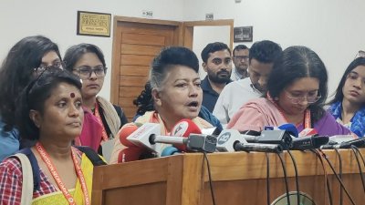 আগারগাঁওয়ের নির্বাচন ভবনে কথা বলছেন গণতান্ত্রিক বিপ্লবী পার্টির সাধারণ সম্পাদক মোশরেফা মিশু। ছবি: বাংলা ট্রিবিউন
