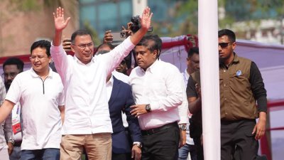 রাজধানী বনানীর নির্বাচনি পথসভায় তারেক রহমান। ছবি: বাংলা ট্রিবিউন