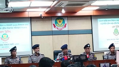 ডিএমপি মিডিয়া সেন্টারে আয়োজিত  সংবাদ সম্মেলনে কথা বলছেন ডিএম‌পি কমিশনার শেখ মো. সাজ্জাত আলী। ছবি: বাংলা ট্রিবিউন