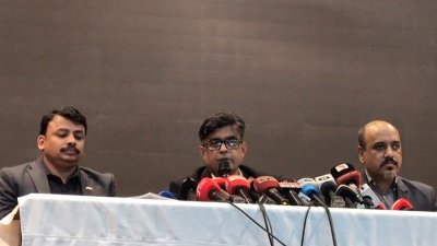 ব্রিফিংয়ে প্রেস উইং