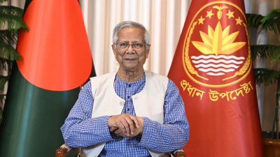 ভাষণ দিচ্ছেন প্রধান উপদেষ্টা