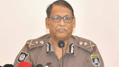 কথা বলছেন আইজিপি বাহারুল আলম