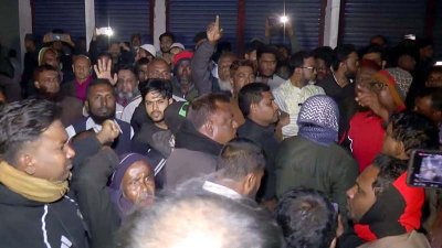 জাপা প্রার্থীকে আটকে হেনস্তা, এনসিপির ২ কর্মীকে ধরে পুলিশে দিলো জনতা