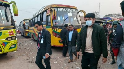দৌলতদিয়া বাস টার্মিনালে ভ্রাম্যমাণ আদালতের অভিযান