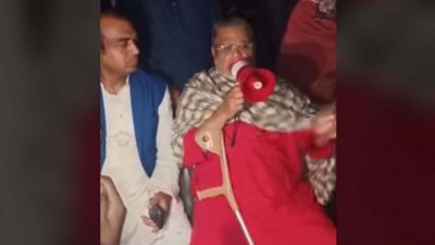 সোমবার রাতে দেবীদ্বার উপজেলার গুনাইঘর উত্তর ইউনিয়নের বাকসার গ্রামে উঠান বৈঠকে হুমকি দেন বিএনপি নেতা