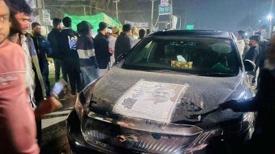 গাড়িটিতে ১৫ লাখ টাকা পাওয়া যায়