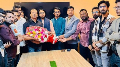 রাকিবের হাতের ফুল দিয়ে ছাত্রদলে যোগ দিলো ছাত্রশক্তি ও বৈছাআর নেতাকর্মীরা। ছবি: সংগৃহীত