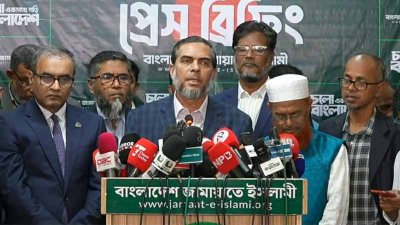 কথা বলছেন এহসানুল মাহবুব জুবায়ের