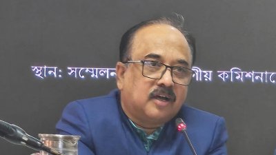 ঢাকা বিভাগীয় কমিশনা শরফ উদ্দিন। ছবি: সংগৃহীত
