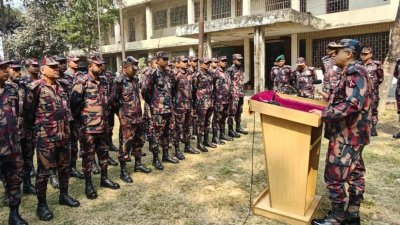 নির্দেশনামূলক বক্তব্য দিচ্ছেন বিজিবি মহাপরিচালক মেজর জেনারেল মোহাম্মদ আশরাফুজ্জামান সিদ্দিকী। ছবি: সংগৃহীত