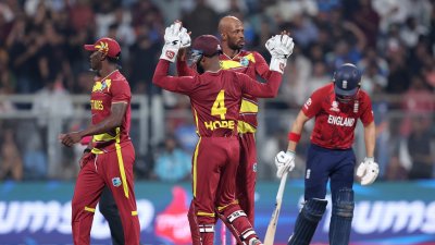 ক্যারিবিয়ান স্পিনে খেই হারায় ইংলিশদের ইনিংস।