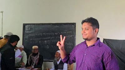ভোট দিলেন হাসনাত আবদুল্লাহ