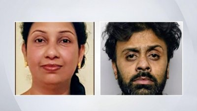 ব্রিটিশ-বাংলাদেশি রোমান হক (ডানে)