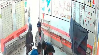 ময়মনসিংহ-১১ (ভালুকা) আসনে পাঁচ জন তরুণ ভোটকেন্দ্রের বুথে গিয়ে ব্যালট পেপারে সিল মেরে বাক্সে ভরছিলেন