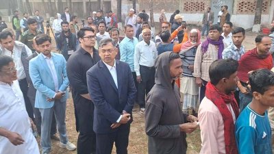 ভোটের লাইনে বিএনপির স্থায়ী কমিটির সদস্য সালাহউদ্দিন আহমেদ