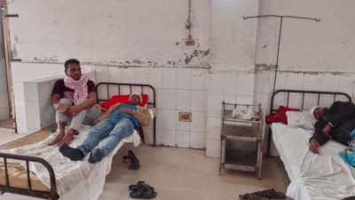 বাগেরহাটের শরণখোলার বিএনপি ও জামায়াতের দুই পক্ষের ভোটার ও কর্মী-সমর্থকদের মধ্যে সংঘর্ষ