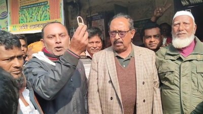 ভোটে জেতার পরদিন কার্যক্রম নিষিদ্ধ থাকা আওয়ামী লীগের একটি দলীয় কার্যালয়ের তালা খুলে দিয়েছেন পঞ্চগড় সদর উপজেলা বিএনপির সভাপতি আবু দাউদ প্রধান