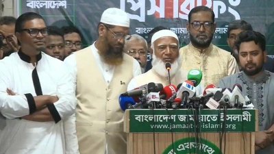 মগবাজারে দলীয় কার্যালয়ে আয়োজিত জরুরি সংবাদ সম্মেলনে জামায়াতে ইসলামীর আমির ডা. শফিকুর রহমান