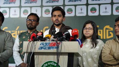 এনসিপির কেন্দ্রীয় কার্যালয়ে আয়োজিত সংবাদ সম্মেলনে জাতীয় নাগরিক পার্টির (এনসিপি) নির্বাচন পরিচালনা কমিটির চেয়ারম্যান আসিফ মাহমুদ সজীব ভূঁইয়া