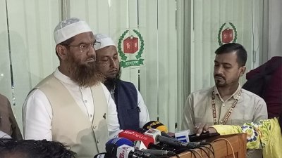 আগারগাঁওয়ের নির্বাচন ভবনে মামুনুল হক। ছবি: বাংলা ট্রিবিউন
