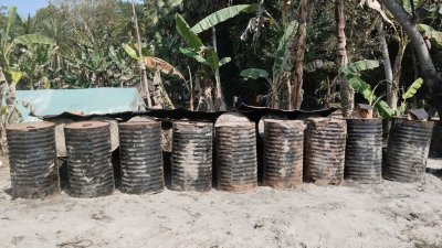 সড়ক তৈরির জন্য রাখা ৩৯ ড্রাম বিটুমিন চুরি