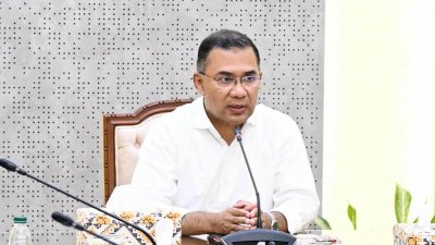 মন্ত্রিসভার বৈঠকে বক্তব্য রাখছেন প্রধানমন্ত্রী তারেক রহমান