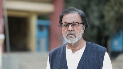 একটি দৃশ্যে তারিক আনাম খান