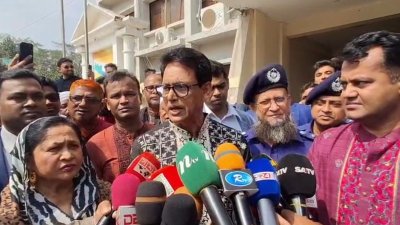 চাঁদপুরে সাংবাদিকদের সঙ্গে কথা বলেন শিক্ষামন্ত্রী