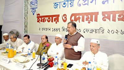 ইফতার ও দোয়া মাহফিলে বক্তব্য রাখছেন তথ্য ও সম্প্রচারমন্ত্রী জহির উদ্দিন স্বপন