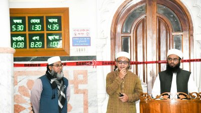 সাংবাদিকদের সঙ্গে কথা বলছেন বাণিজ্যমন্ত্রী