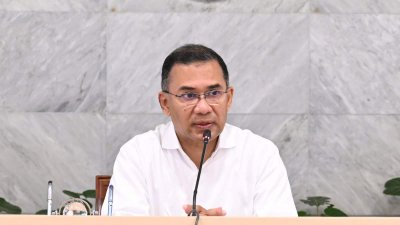 ‘ধর্মীয় ও সামাজিক সম্প্রীতি সুদৃঢ়করণ’ বিষয়ক বিশেষ সভায় বক্তব্য রাখছেন প্রধানমন্ত্রী তারেক রহমান