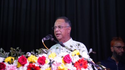 সিরাজগঞ্জ শিল্পকলা একাডেমিক অডিটোরিয়ামে আন্তর্জাতিক মাতৃভাষা দিবসের অনুষ্ঠানে বক্তব্য দেন ইকবাল হাসান মাহমুদ টুকু