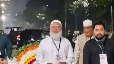 শহীদ মিনারে জামায়াত আমির