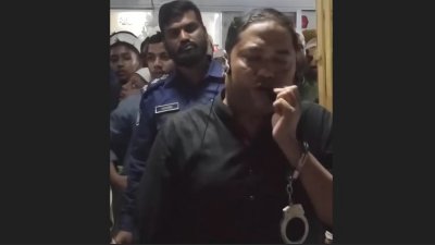 রানা প্লাজা ট্র্যাজেডির অন্যতম অভিযুক্ত ও ভবনের মালিক সোহেল রানা প্যারোলে মুক্তি পেয়ে সাভারে এসে মায়ের জানাজায় অংশ নেন