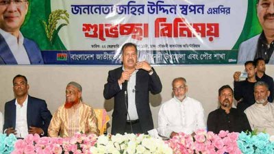 কথা বলছেন তথ্য ও সম্প্রচারমন্ত্রী জহির উদ্দিন স্বপন