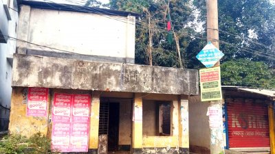 ১৯ মাস বন্ধ থাকার পর বগুড়ার শাজাহানপুর উপজেলায় কার্যক্রম নিষিদ্ধ আওয়ামী লীগের কার্যালয়ে জাতীয় পতাকা উত্তোলন