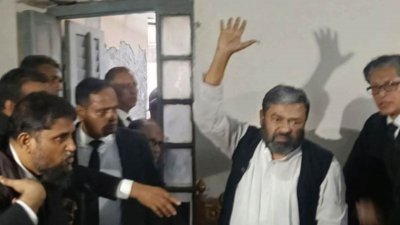 সাবেক সংসদ সদস্য তালুকদার মোহাম্মদ ইউনুস আদালতে আত্মসমর্পণের পর জামিন পেয়েছেন