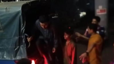 ‘রাতে রাস্তায় ঘোরাফেরা দেখলেই কিশোরদের যেন জিজ্ঞাসাবাদ করা হয়’ শিক্ষান্ত্রীর এমন বক্তব্যের পর চাঁদপুরে ১২ কিশোরসহ ২১ জনকে আটক করেছে পুলিশ
