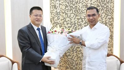 প্রধানমন্ত্রী তারেক রহমানের সঙ্গে সাক্ষাৎ করেন ঢাকায় নিযুক্ত চীনের রাষ্ট্রদূত ইয়াও ওয়েন, ছবি: প্রধানমন্ত্রীর কার্যালয়