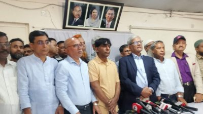 বিএনপির কেন্দ্রীয় কার্যালয়ে কথা বলছেন দলটির মহাসচিব মির্জা ফখরুল ইসলাম আলমগীর। ছবি: বাংলা ট্রিবিউন