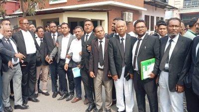 বরিশালে আইনজীবীদের আদালত বর্জন
