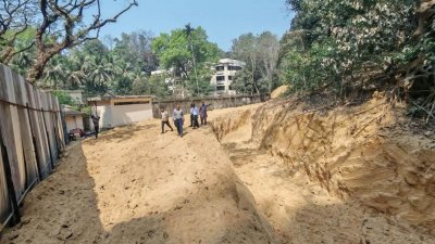 চট্টগ্রাম নগরে পাহাড় কাটায় বাংলাদেশ পেট্রোলিয়াম করপোরেশনকে (বিপিসি) নয় লাখ ৬০ হাজার টাকা জরিমানা