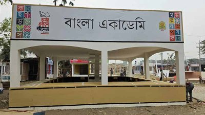 বাংলা একাডেমি প্রাঙ্গণে ৮১টি ও সোহরাওয়ার্দী উদ্যান অংশে ৪৬৮টি স্টল থাকবে (ছবি: নাসিরুল ইসলাম)