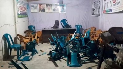 মাগুরা সদর উপজেলায় ঈদ উপলক্ষে সরকারি চাল বিতরণকে কেন্দ্র করে বিএনপির দুই পক্ষের মধ্যে সংঘর্ষের ঘটনা ঘটেছে