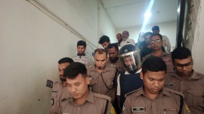 পুলিশ প্রহরায় আদালতে মাসুদুর রহমান