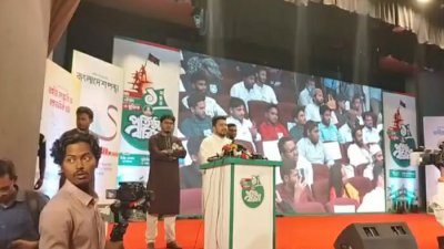 বক্তব্য রাখছেন নাহিদ ইসলাম