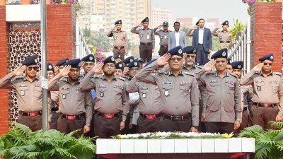 রাজারবাগ পুলিশ স্মৃতিসৌধে নবনিযুক্ত আইজিপির শ্রদ্ধা