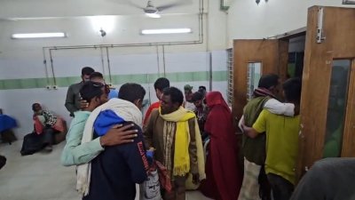 হবিগঞ্জ আধুনিক হাসপাতালে চিকিৎসা নিতে আসা আহতরা। ছবি: বাংলা ট্রিবিউন